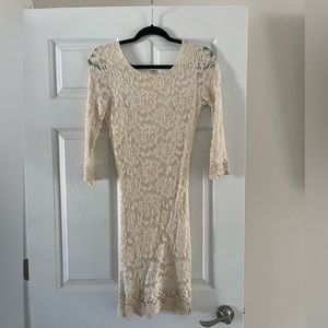 Lace cream/white dress